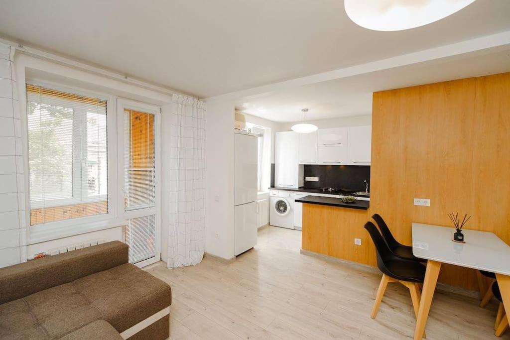 Very Stylish Apartament In Middle Of City. Kiszyniów Zewnętrze zdjęcie