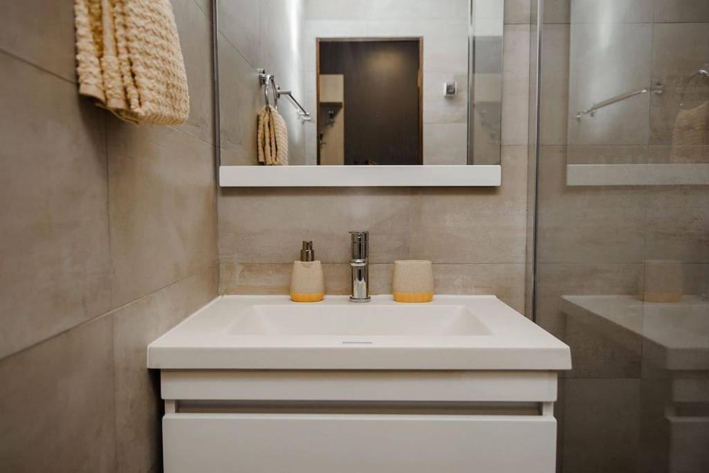 Very Stylish Apartament In Middle Of City. Kiszyniów Zewnętrze zdjęcie